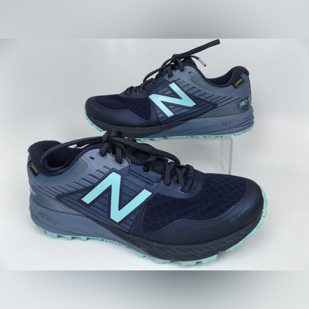 New Balance Women's Navy & Light Blue Trail Running Shoes